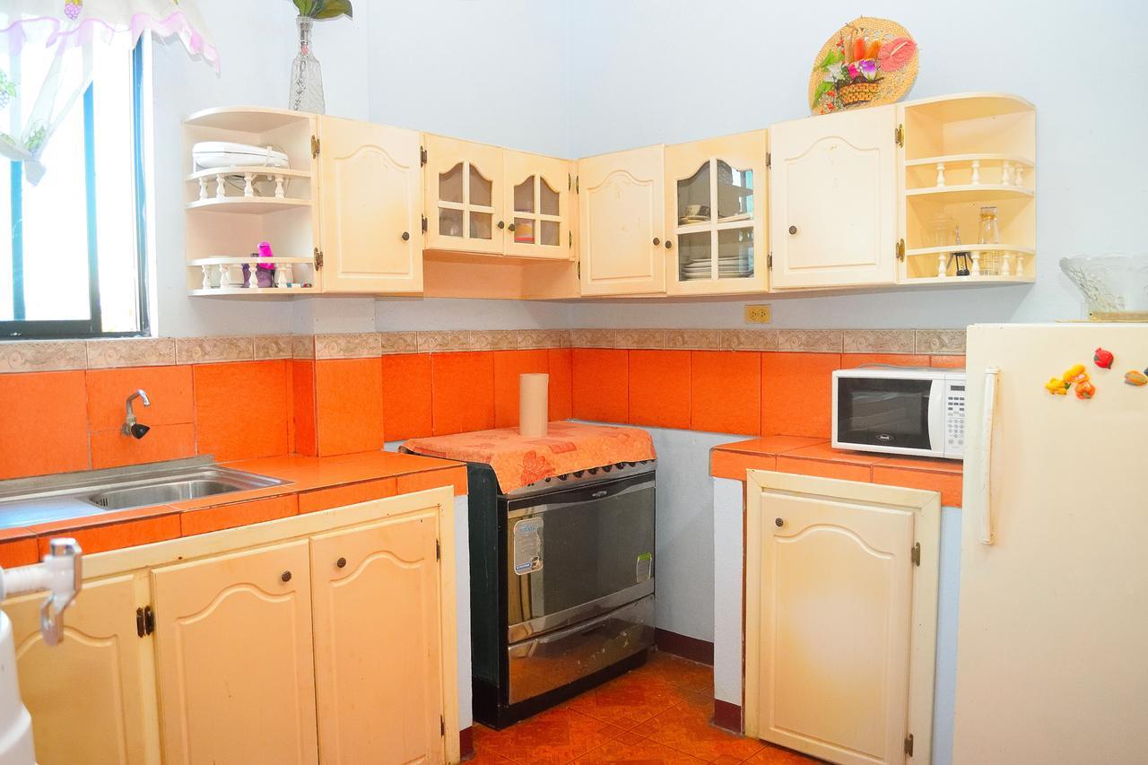 Tintorera Guest House Puerto Ayora  Zewnętrze zdjęcie